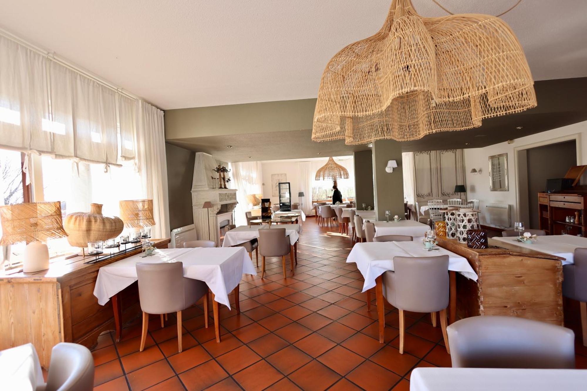 Hotel Restaurant Verger Des Chateaux, Route Des Vins Haut-Koenigsbourg Dieffenthal Екстериор снимка