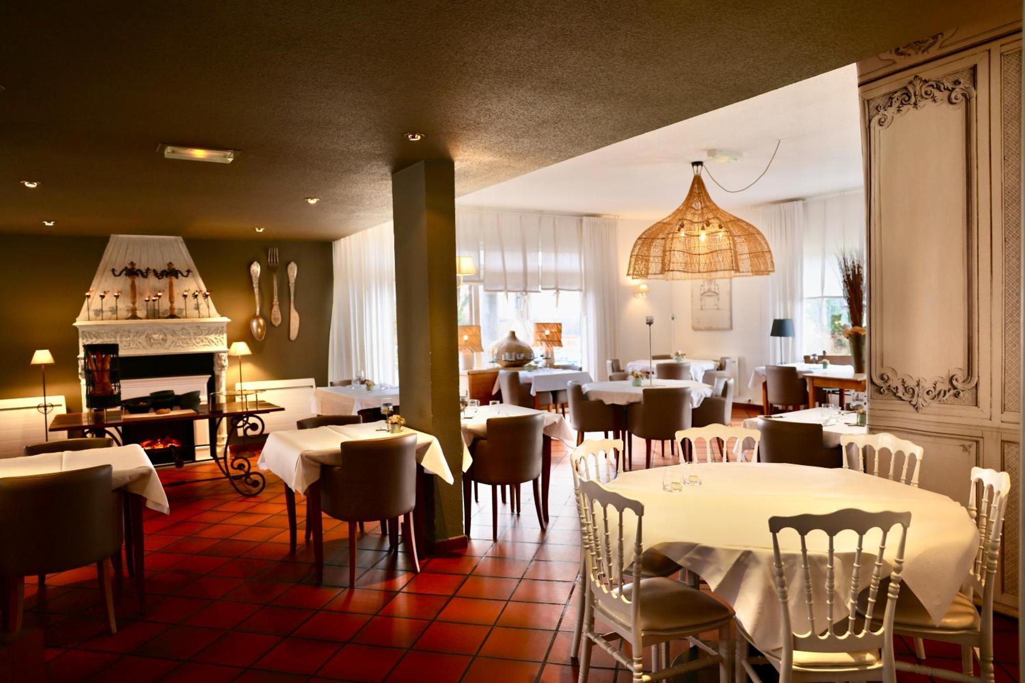 Hotel Restaurant Verger Des Chateaux, Route Des Vins Haut-Koenigsbourg Dieffenthal Екстериор снимка